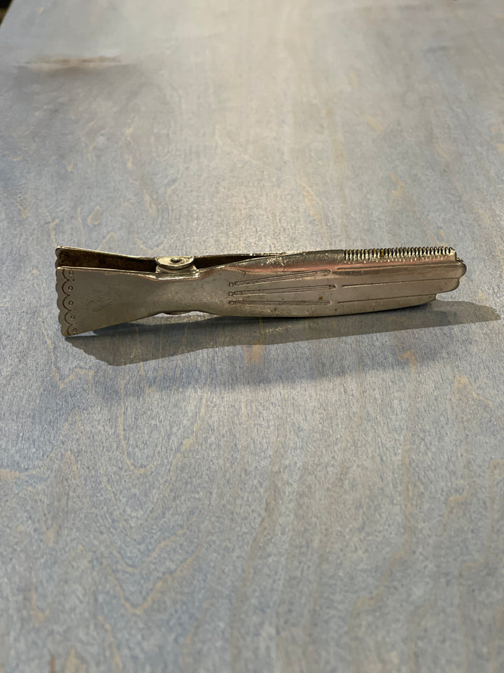 Sliver Glove Paperclip