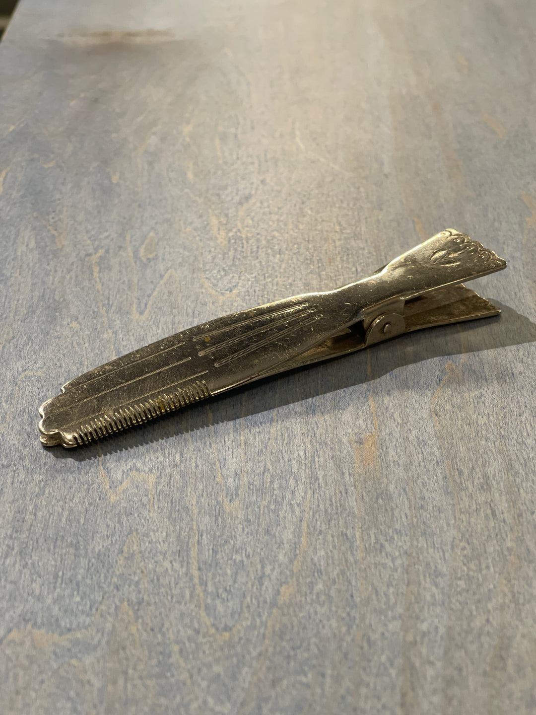 Sliver Glove Paperclip